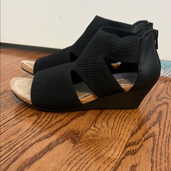 Black Mesh Open-Toe Shoes - Picture 2 of 3